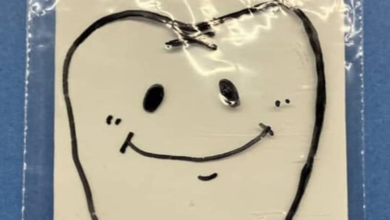 給食中、乳歯が抜けた生徒→先生が用意したのは……「すごーい!!」 驚きの“神対応”に「大尊敬です!」「人生何周目ですか?」