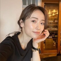 「堂々と使ってるのすごい」　W杯日本代表のモデル妻が客席に持参？　まさかのアイテムに「素晴らしい夫婦や」「愛でしかない」