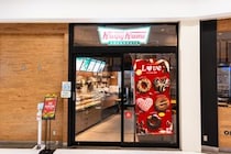「こういうグッズ買えるのか」　クリスピー・クリーム・ドーナツの“タンブラー”が好評　「カワイイーーー」「欲しいです」