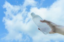 「冷蔵庫に常に2〜3本ストック」　常備したい“スポーツドリンク”1位に「夏の必需品」「疲れた体にしみる」の声