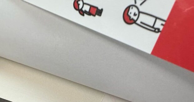 ブックオフで買った本→ウキウキで読もうと開いたら……「胸が痛いからそっと閉じた」 挟まっていた“まさかのもの”に「切ないやつ」