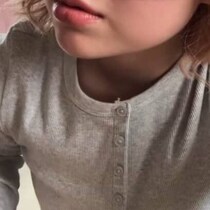 36歳ママ「おばはんすぎると言われました…」→イメチェン後の姿にも「服と髪型の相性良くない」「アイメイクが」