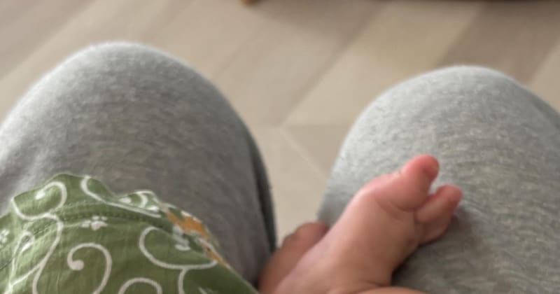 ママ「西松屋、増やさないでください」→生後3カ月息子の服を見ると…… とんでもない光景に「私も笑われましたwww」