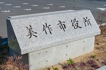 小学校給食に「ゴキブリの死骸」混入　和え物に“体長約1センチの異物”……　翌日は給食休止【岡山県】