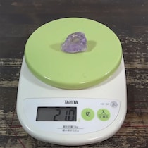 Amazonで買った“謎の紫石”→ひたすら磨き続けたら……　「びっくり！」「ピカピカすぎるw」「妥協の無さがすごい」