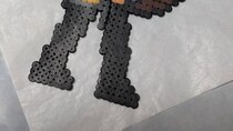 小6次女が、スマホを見ながらビーズを組み合わせ作ったのは……　「嬉しすぎて滅」まさかの完成品に「ひと目見て誰か分かる」【M!LK】