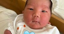 ←生まれたての息子　1歳の息子→　がらりと印象の変わった2枚の写真がどちらもかわいい