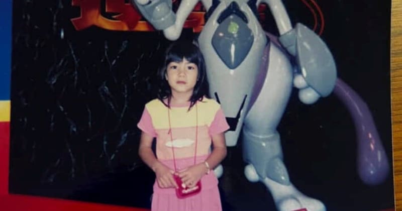 ポケモン映画を見に行った女の子→ミュウツーと記念撮影　約30年後の姿に「エモい」「大人になったなあ」
