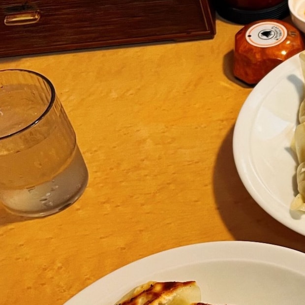 ラーメン屋で“餃子10”頼んだら→店員「じゅ？……10ですか？」　とんでもない光景に「餃子って飲み物でしたっけ？」