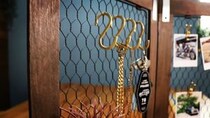 100均のスノコをDIY、ディスプレイスタンドを作ると……スタイリッシュな出来映えに「センスが好き」「おしゃれ番長」