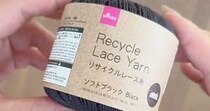 ダイソーのレース糸をかぎ針で編んで筒にすると……　220円で完成“冬にぴったりなアイテム”に「かわいすぎる～」「ハリ感が良いですね」
