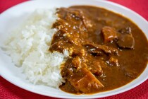 【都民に聞いた】「家に常備しておきたいレトルトカレー」ランキング！　第2位は「ジャワカレー」、1位は？