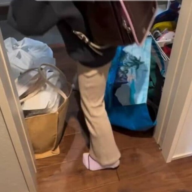 主婦「新築を1年でゴチャゴチャにしちゃった…」→埋もれてた“豪華な邸宅”に「素敵な間取り」「ものが多すぎて残念!」
