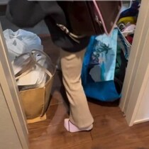主婦「新築を1年でゴチャゴチャにしちゃった…」→埋もれてた“豪華な邸宅”に「素敵な間取り」「ものが多すぎて残念！」
