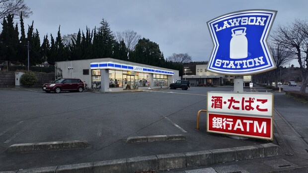 「これはかぶりつきたい」 ローソンの“362円夏スイーツ”が話題 「半分も入っているなんて贅沢すぎる」「この季節が来ましたね」「これはご褒美スイーツ」の声