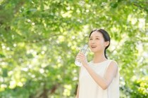 【画像】グラスのような飲み心地の“1682円ハンドル付きボトル”