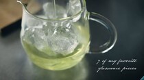 思わず見とれる美しさ……！　キッチン用品店長の“お気に入りのガラス道具”、うっとりする光景に「本当に素敵」「心が満たされます」