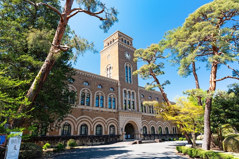 「日本一のエリート養成学校」　“関東圏の国立大学”で学生から好評なのは？　ランキング上位に「少人数教育と質の高い講義」「なんといっても外観が素敵」の声