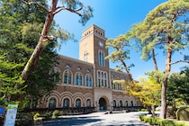 「日本一のエリート養成学校」　“関東圏の国立大学”で学生から好評なのは？　ランキング上位に「少人数教育と質の高い講義」「なんといっても外観が素敵」の声