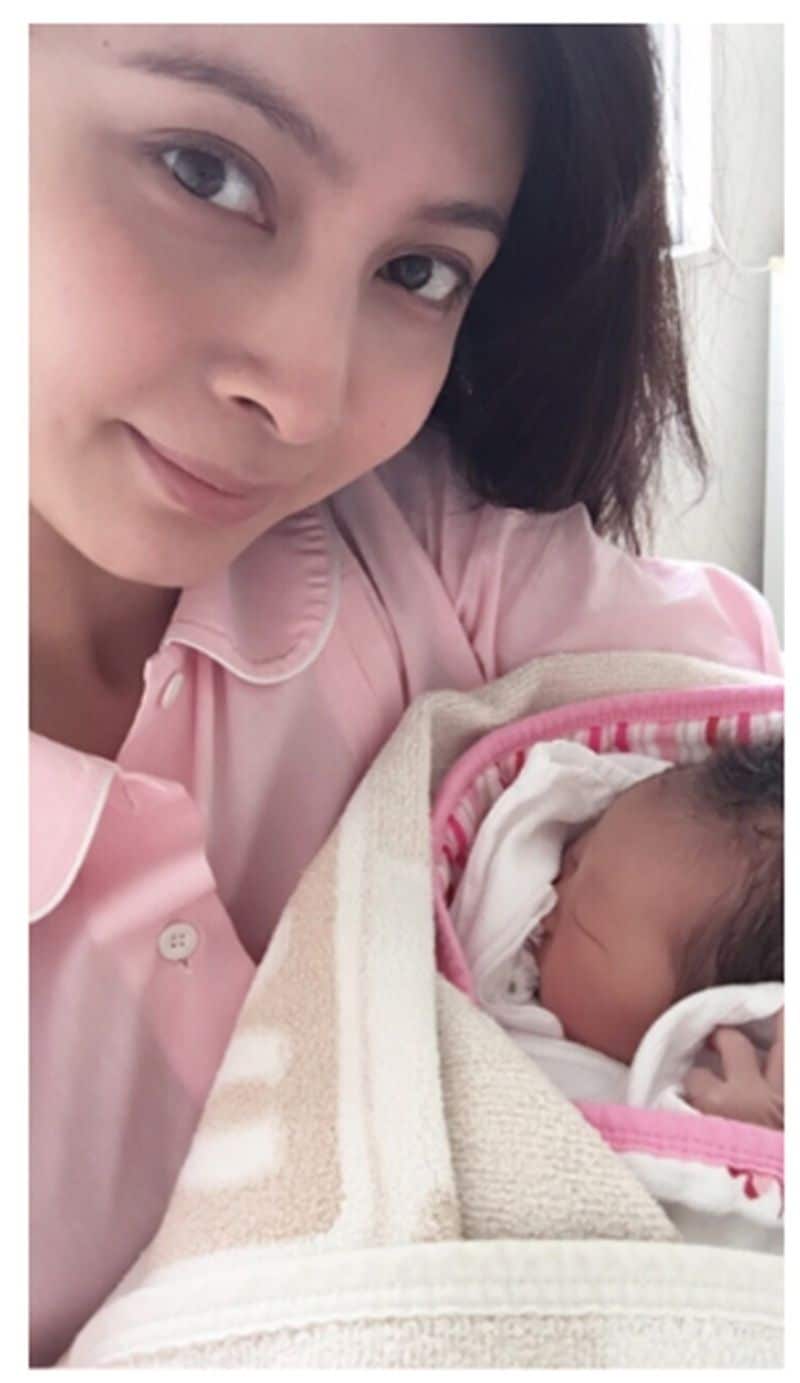 加藤夏希、小4長女の“急変化ぶり”に皆が仰天してしまう……　モデルばりのたたずまいに「10歳ではかなりですね」「うちの子抜かれました」