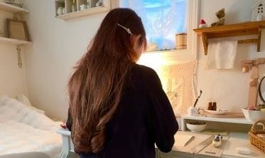 女性が“四畳半”の部屋でコツコツ作り上げたのは……　思わずウットリする“まさかの完成品”に「可愛い」
