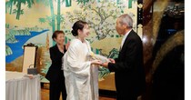 念願の子どもを授かった20代女性→祖父母に報告したら……　胸を打たれる“驚きの光景”が558万表示「電車で見てて普通に泣いてる」