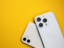 【女性が選ぶ】デザインがオシャレだと思う「スマホメーカー」人気ランキング！　2位は「ソニー」、1位は？