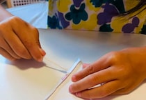 5歳娘が「失礼やんなぁ」と不満顔→のぞいてみると……　母驚きの理由に「その発想は無かった」「お願いします、だよね」