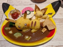 店員「カレーの下にピカチュウが隠れてます」→食べ切ったら……「誰だお前」　まさかの光景が530万表示「これは予想外でした」