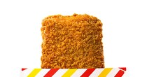 何味なんだ……？　ファミマから“ファミマ味”のファミチキやスナック登場　「何の味か分からなかった」「スパイシー」SNSでさまざまな感想