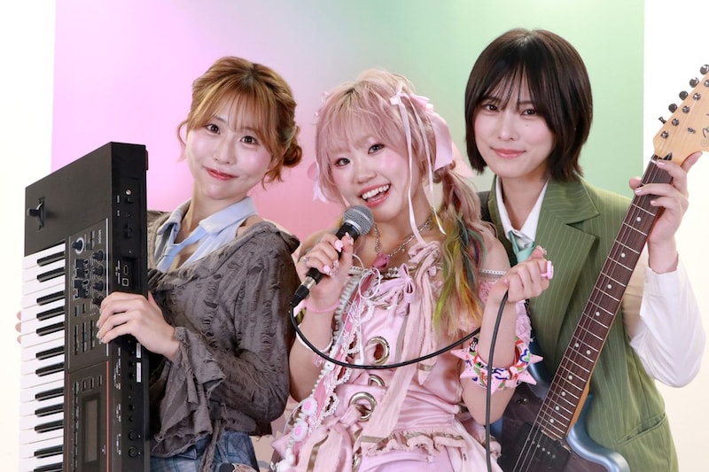 イヤホンからいっぱいラブを届けたい！ののち、さがすずか、蒼井羽音の個性あふれる3人がガールズロックバンドを結成【インタビュー】