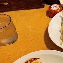 ラーメン屋で“餃子10”頼んだら→店員「じゅ？……10ですか？」　とんでもない光景に「餃子って飲み物でしたっけ？」