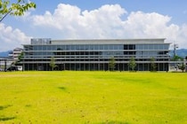 「時間を有意義に過ごすならうちの大学がおすすめ」“中国・四国地方の講義が評価されている大学”ランキング上位に学生の声「資格取得、就職率がいい」「課題解決先進県で学べる」