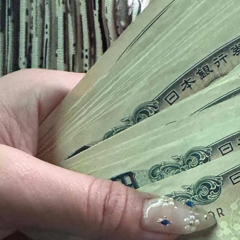 おばあちゃんがくれた引っ越し祝い→「厚み的に20万くらい？」と封筒を開けると……　思いがけない中身に「1番使うからね」「婆様素敵!!」