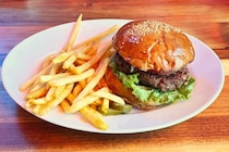 野菜がおいしい「ハンバーガーチェーン」ランキング！　2位は「マクドナルド」、1位は？