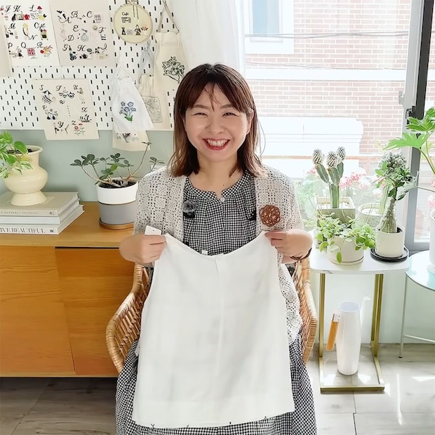 ユニクロで購入したブラウスに刺しゅう→カーディガンと合わせると……　「とても可愛い」「品がありますね」