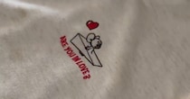 シミだらけになった娘の“お気に入り服”→「捨てると泣かれそう」とママがカットして……「その手があったか!!」　驚きの完成品が200万再生
