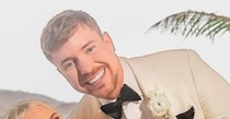 「奥さん美人すぎ」“登録者5億人”のYouTuber、結婚を発表→結婚式の様子を公開し「めちゃくちゃ良い」「この世界で最高のカップル」