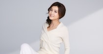 「着こなせるのは紀香様しかいない」　55歳・藤原紀香、“ビックリ衣装”でノーバン投球！　圧巻スタイルに「漫画の世界から抜け出した」