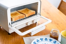 「パンがサクッと美味しく焼ける」「置いてるだけでかわいい」　TOSHIBA（東芝）の“シンプルトースター”が大人気　「キッチンが明るくなりました」「コンパクトでリーズナブル」