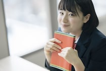 【東京都の50代に聞いた】優秀な生徒が多いと思う「都立高校」ランキング！　2位は「青山高校」、1位は？