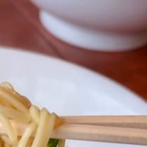 290円のラーメン→「このご時世にありえない」と思いつつ、頼んだら……　衝撃の1杯に「神ですね」「毎日行きます」
