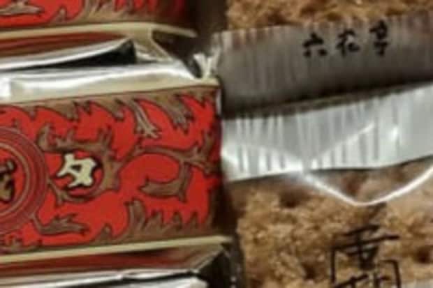 夫がもらった六花亭の3140円詰め合わせ→開けると…… 「これ絶対うれしいやつだ」まさかの中身に「宝石箱やん」「夢が詰まってる」投稿者に話を聞いた