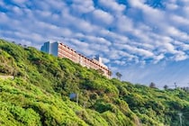 「今回で2回目の宿泊」　愛知で人気の“温泉旅館・宿”1位に絶賛の声　「温泉とメロンフェアを満喫、立地も最高」「景色、温泉、ご飯、お部屋文句なし」「ビュッフェの種類が豊富」