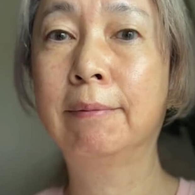 「おばあちゃん」と言われた54歳女性→若返りを決意し1年後……驚きの現在に「毛穴無い！」「お肌も顔立ちも綺麗」