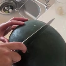 【画像】切っているところ