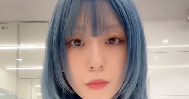 髪を青色に染めた女性→1カ月後……「ええ」「すごいです！」“驚きの姿”が39万再生