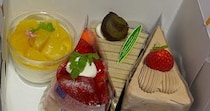 妻が結婚記念日にケーキ4個購入→帰宅後、見たのは……驚きの光景に「あぁこの旦那でよかった」「何人家族なんだろうか」
