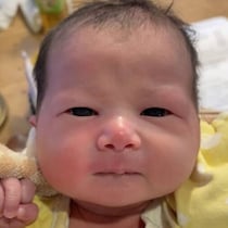 「顔変わりすぎ！」生まれたての娘→3歳にママ驚がく　激変姿に「えぇえ！？」「もうズルなんよ」