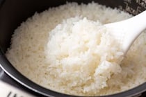 「お米がふっくら炊けておいしい」「ケーキも作れちゃう」　山善（YAMAZEN）の“炊飯器”が大人気　「炊飯器なのに料理のレパートリーまで増やしてくれる」「コスパ最高」